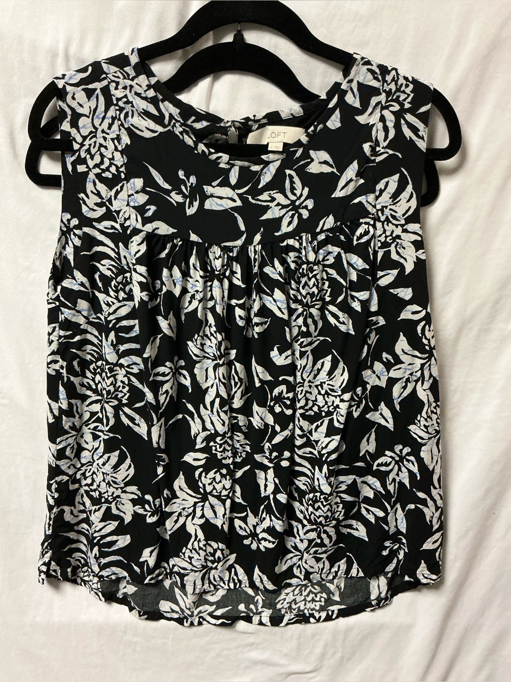 LOFT Black Floral Sleeveless Camisole